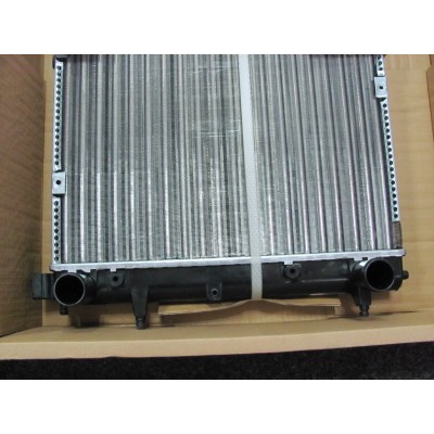 Радиатор охлаждения VW T4 POLCAR 956608A2 (053-017-0068)